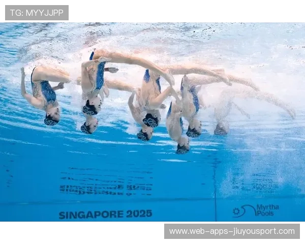 花样游泳队动作同步到像一人